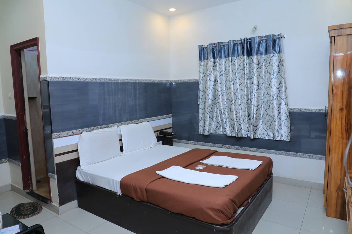 Phòng cơ bản, 1 giường cỡ queen, không hút thuốc