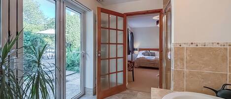 4 bedrooms, free WiFi