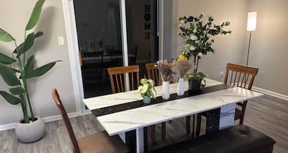 Cozy Hampton townhouse