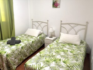 3 bedrooms, iron/ironing board, Internet