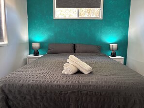 3 chambres, fer et planche à repasser, Wi-Fi, draps fournis