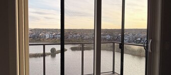 2 Bedroom Condo With Lake View
