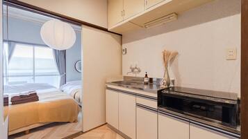 Basic Apartment, City View | Private kitchen