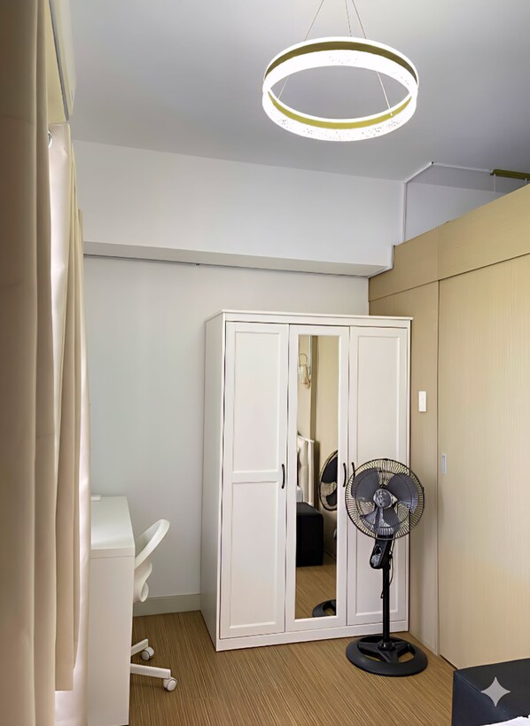 Standard Condo, 1 Bedroom, Balcony, City View | Wardrobe