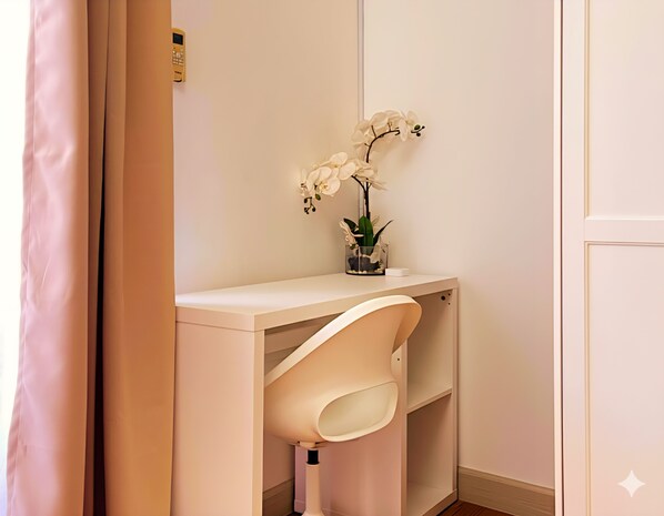 Apartamento estándar, 1 habitación, balcón, vistas a la ciudad | Cortinas opacas, tabla de planchar con plancha, wifi gratis