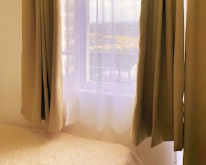 Rideaux occultants, fer et planche à repasser, Wi-Fi gratuit