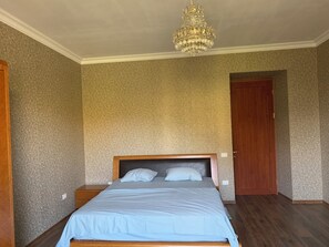 3 عدّة غرف نوم ومكتب ومكواة/لوح كي وواي فاي مجانًا