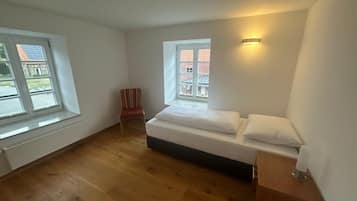 3 chambres, fer et planche à repasser, accès Internet, draps fournis
