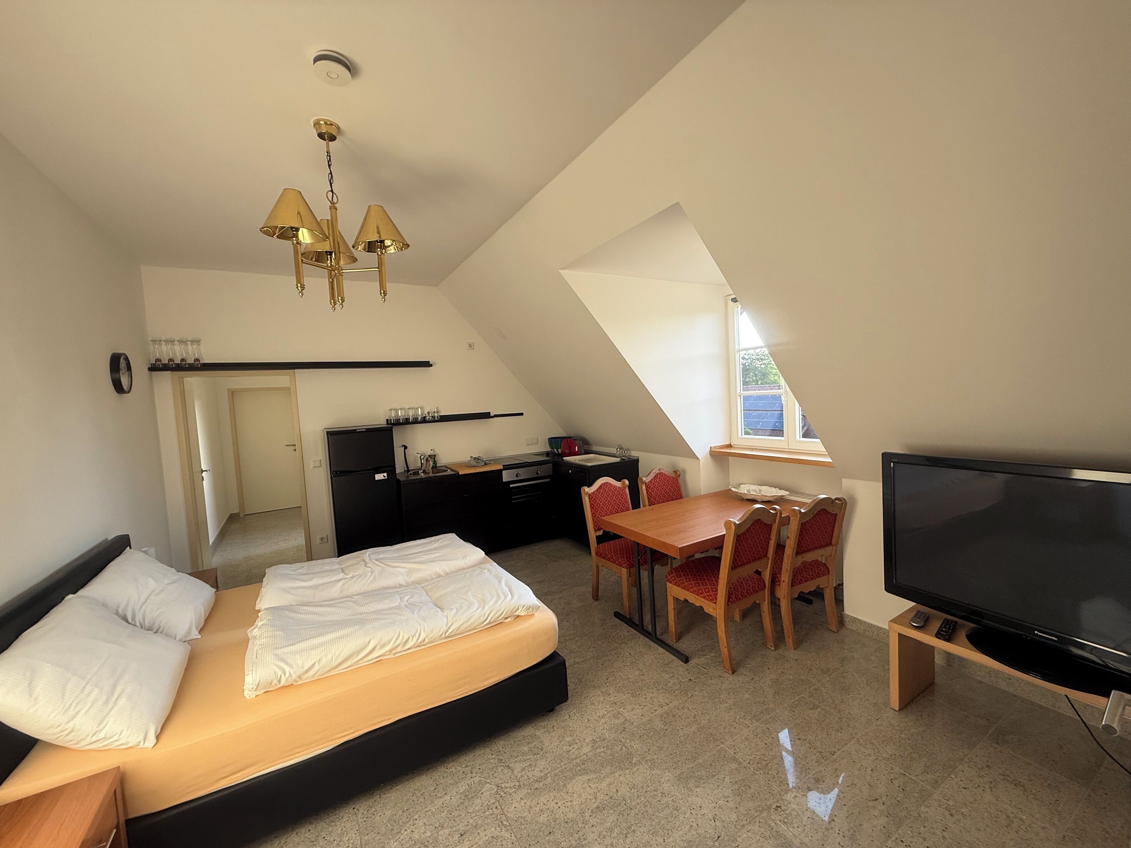 2 habitaciones, tabla de planchar con plancha y acceso a internet 