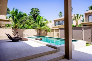 Outdoor pool, pool loungers