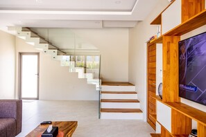 Vila, sacada, vista para a piscina | Área de estar