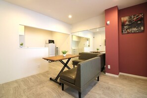 Apartamento básico, para não fumantes, vista para a cidade | Área de estar