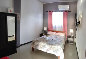 2 bedrooms, iron/ironing board, Internet, bed sheets