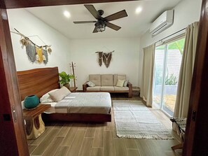 4 bedrooms, iron/ironing board, internet, bed sheets