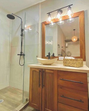 Shower, hair dryer, towels - Casa Parota - Fluvial, Puerto Vallarta (Puerto Vallarta)