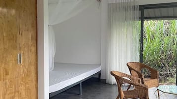 2 bedrooms, iron/ironing board, WiFi