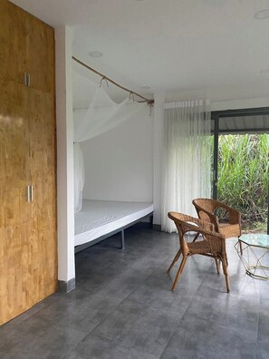 Iron/ironing board, WiFi