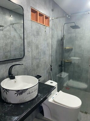 Shower, jetted bath, hair dryer, bidet