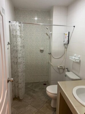 Ducha, secador de pelo, toallas
