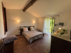 2 bedrooms, travel crib, free WiFi