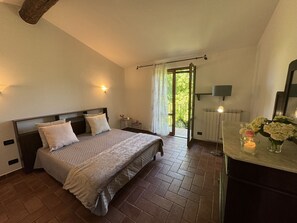 2 bedrooms, travel crib, free WiFi