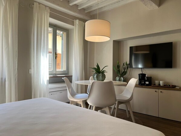 1 bedroom, iron/ironing board, travel cot, free WiFi