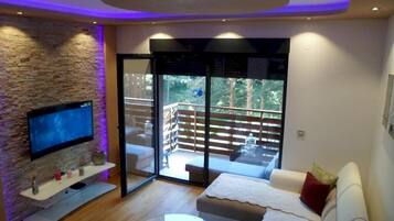 Blackout curtains, soundproofing, iron/ironing board, free WiFi