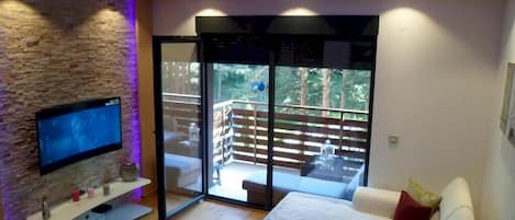 Cortinas blackout, insonorización y tabla de planchar con plancha