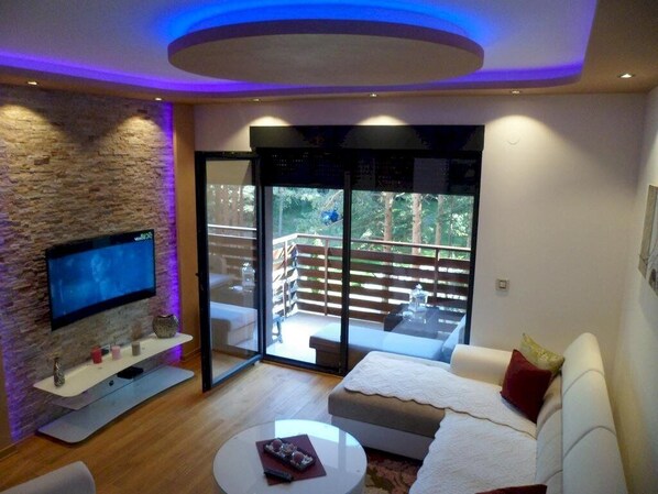 Blackout curtains, soundproofing, iron/ironing board, free WiFi