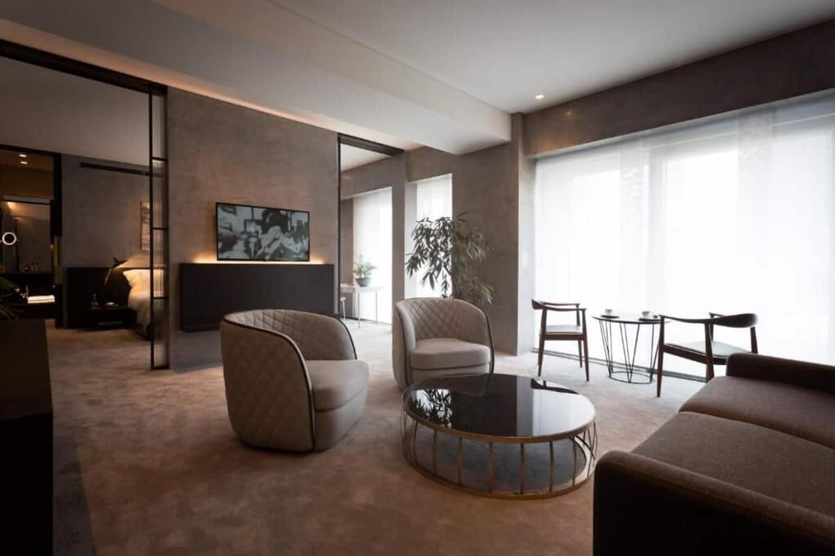 Executive Suite, City View