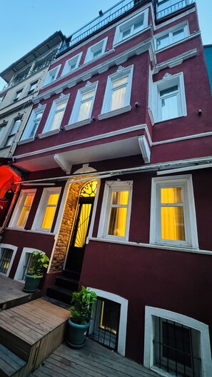 Comfort Double Room, Balcony | In-room safe, iron/ironing board, free WiFi