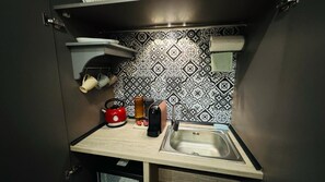 Comfort Double Room, Balcony | Private kitchen | Fridge, oven, cookware/dishes/utensils