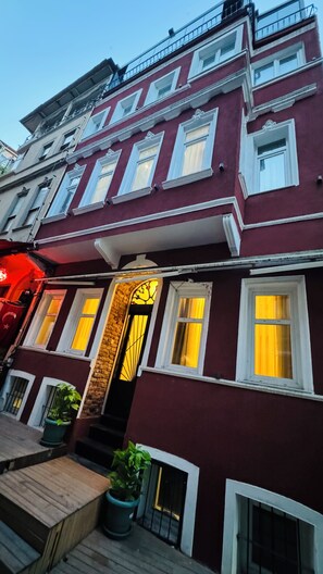 Comfort Double Room, Balcony | In-room safe, iron/ironing board, free WiFi