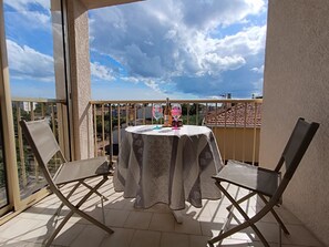 Outdoor dining - Le Drakar by Interhome (Fréjus)