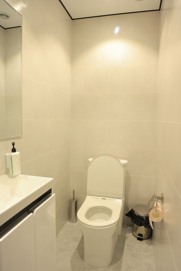 Economy Shared Dormitory, Women only, Non Smoking, Pets not allowed | Bathroom