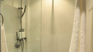 Economy Shared Dormitory, Women only, Non Smoking, Pets Not Allowed | Bathroom