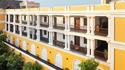 The Colonial Courtyard