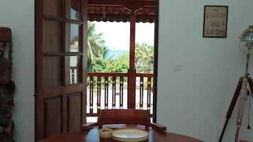 Suite estudio clásica, balcón, vistas a la ciudad | Zona de estar