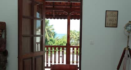 The Colonial Courtyard