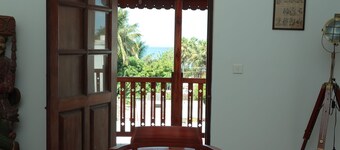 The Colonial Courtyard