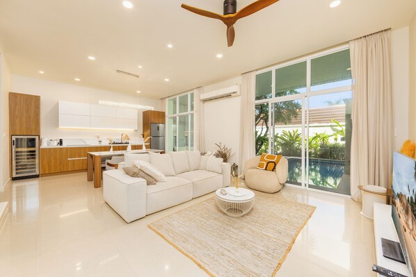 Exclusive Villa, 3 Bedrooms, Pool View | Living area