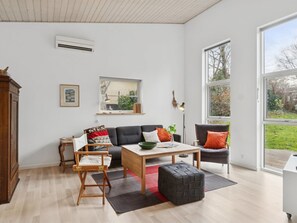 Televisión y chimenea 