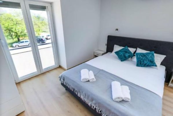 1 bedroom, travel crib, free WiFi