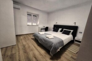 1 bedroom, travel crib, free WiFi