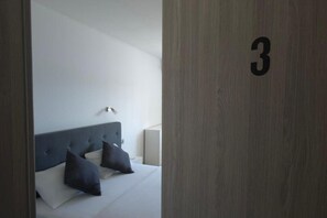 1 bedroom, travel cot, free WiFi