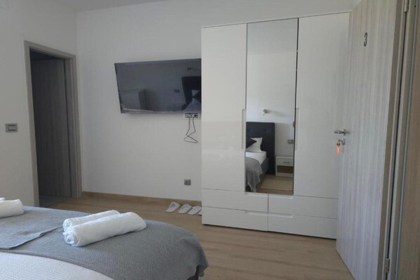 1 bedroom, travel crib, free WiFi
