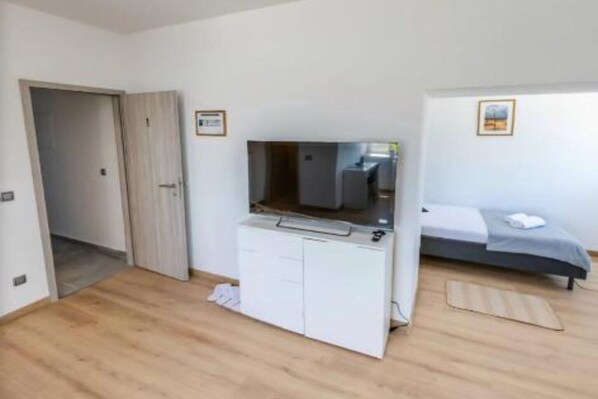 1 bedroom, travel cot, free WiFi
