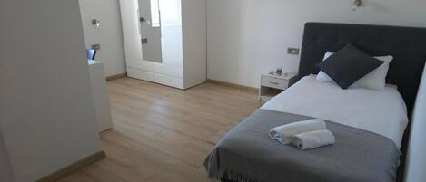 سرير سفر وواي فاي مجانًا