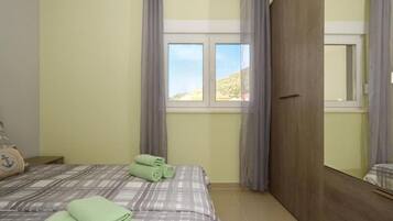 Iron/ironing board, free WiFi