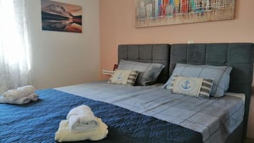 2 bedrooms, iron/ironing board, WiFi (free)